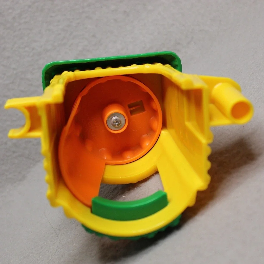 Fisher-Price Little People 2001 Animal Safari Jungle Hut Vending Machine 77984